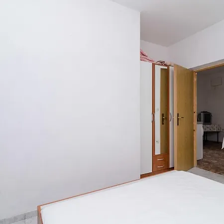 Pjestata 14440g Apartamento